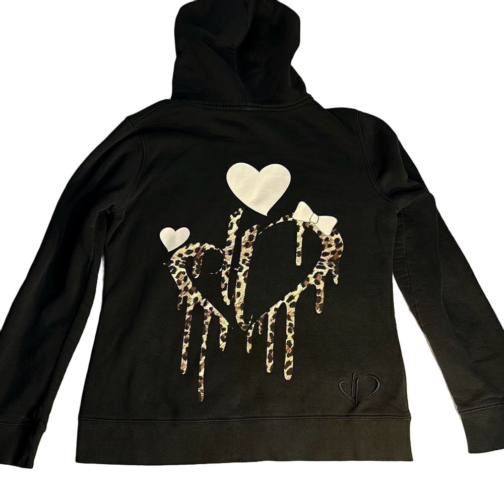 Large Heart Hoodie Black with Zipper and front pockets - Picture 2 of 9